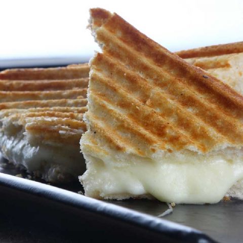 Special Bol Peynirli Tost