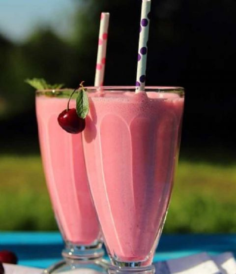 Çilekli Milkshake