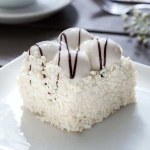 Beyaz Profiterol Pasta